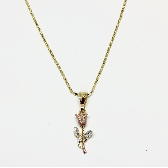 Rose Necklace in 14kts of Gold Filled - Picture 1 of 2